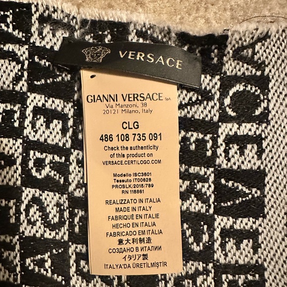Gianni Versace Cashmere Scarf - Picture 4 of 5